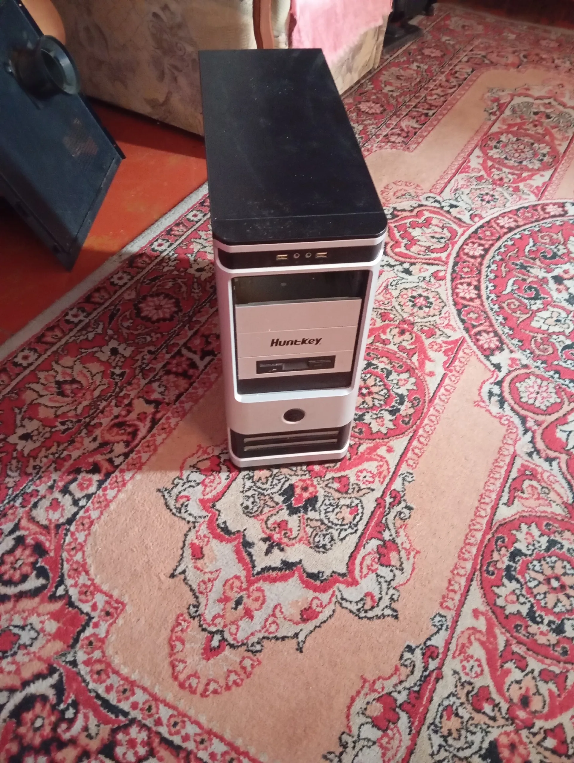 Продам ПК  Ай 3 6100  8 оперативки  Видеокарта 1060  