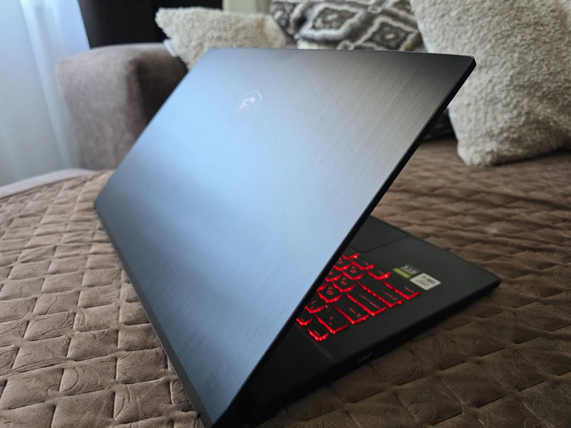 Продам большой,тонкий ноутбук MSI Thin 17.