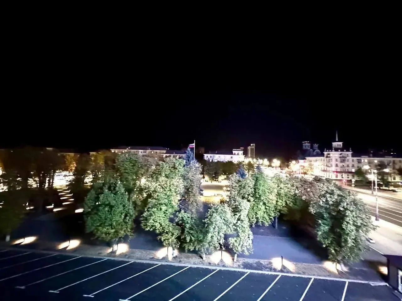 Посуточно сдам в центре Луганска 2 х видовую сталинку на пл ВОВ д 1.