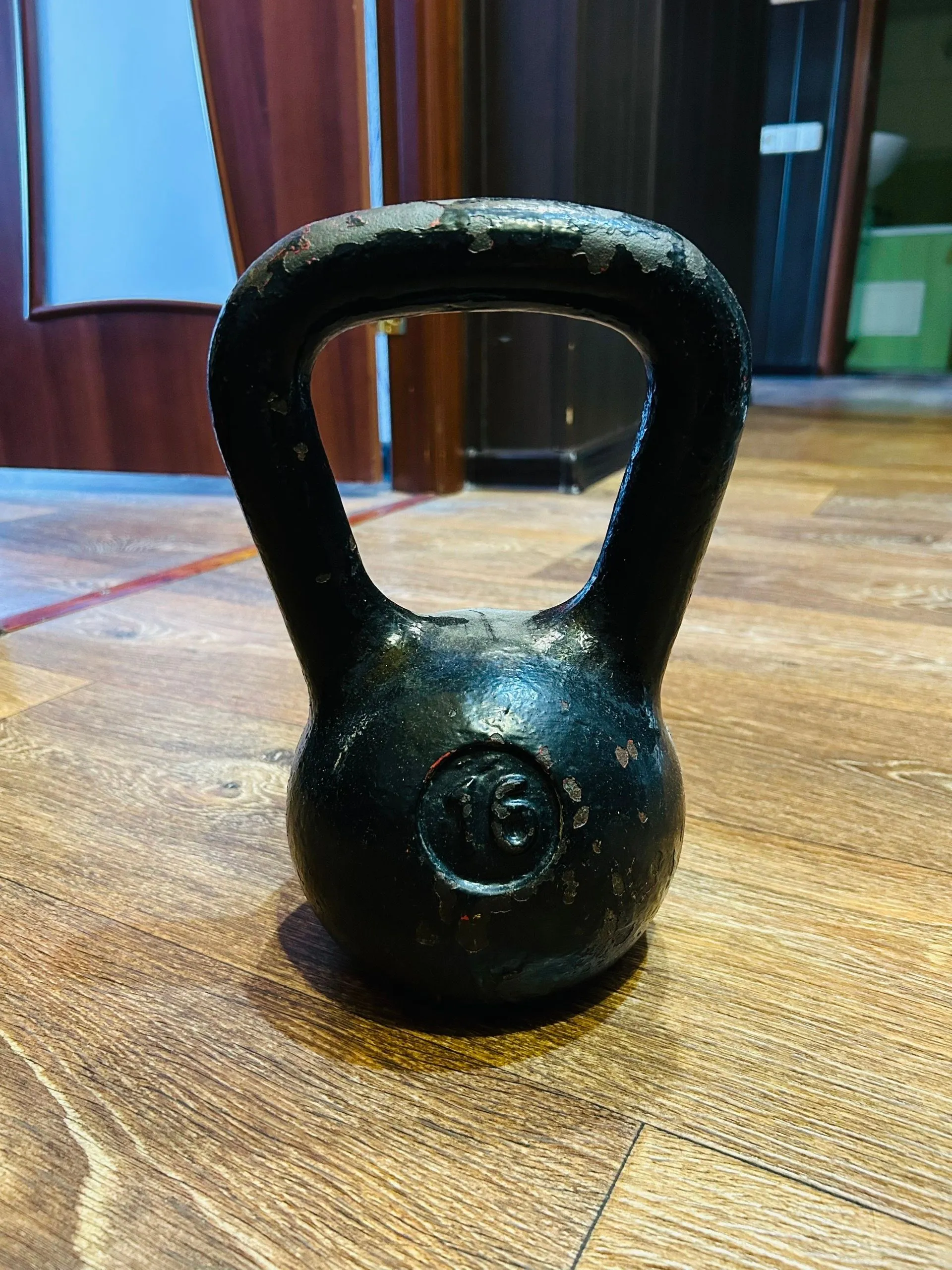 Продам гирю 16 кг.