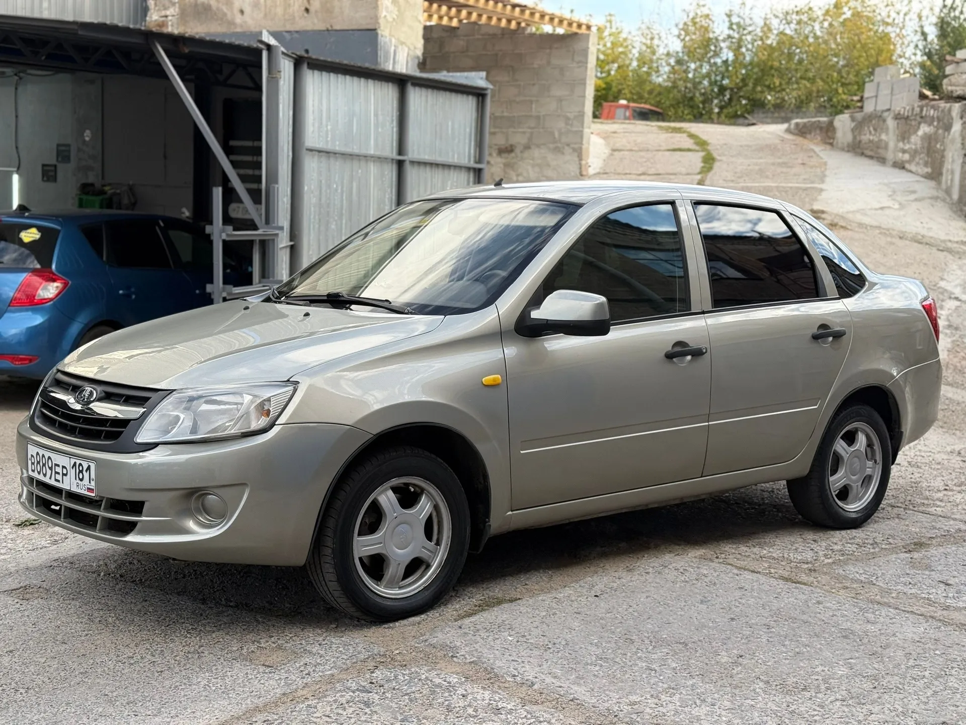 Продам LADA Granta 1.6 16v 2013 год АВТОМАТ