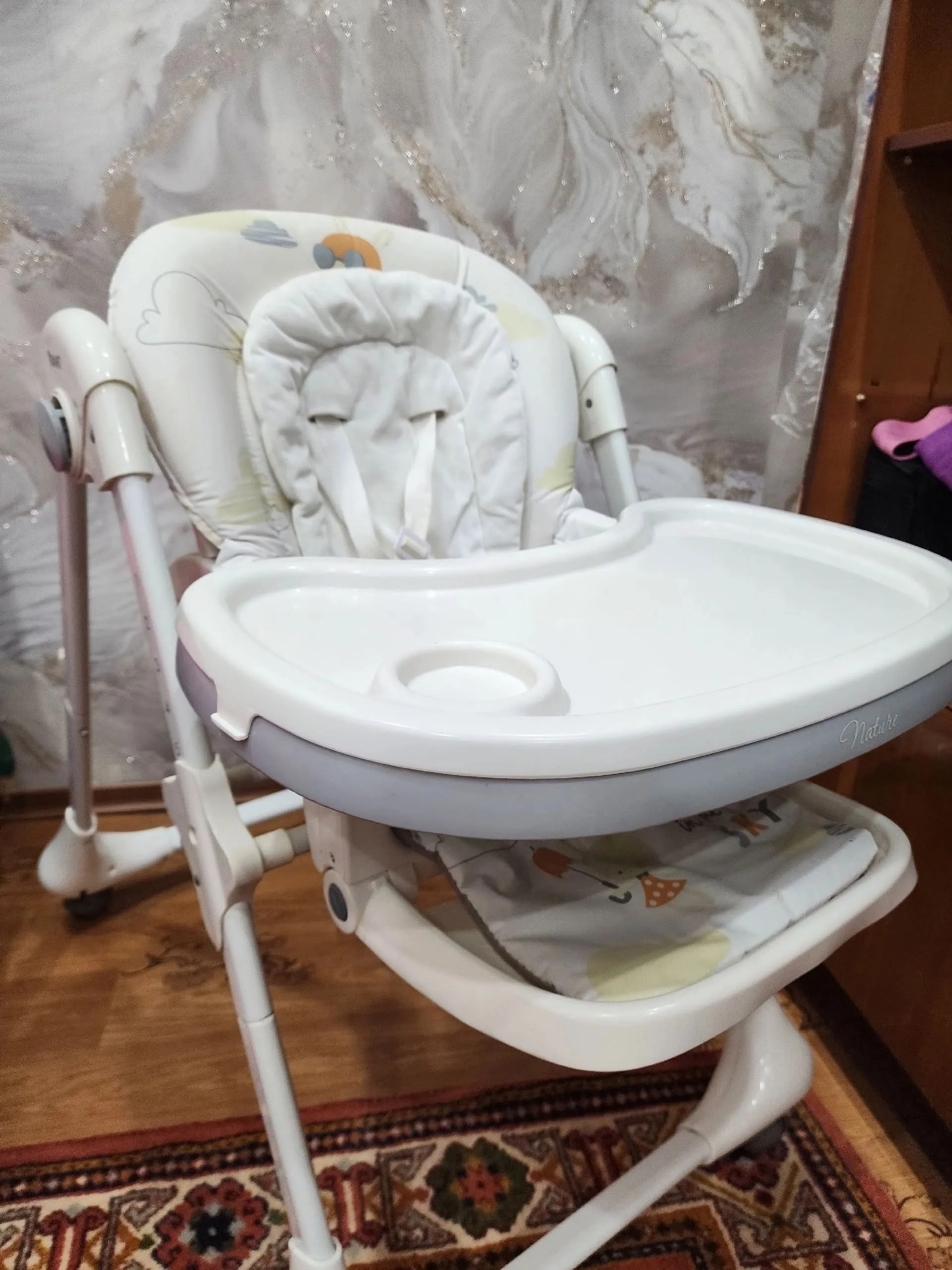 Продам стульчик для кормления.